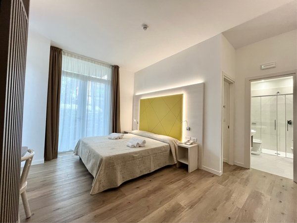 suite & room